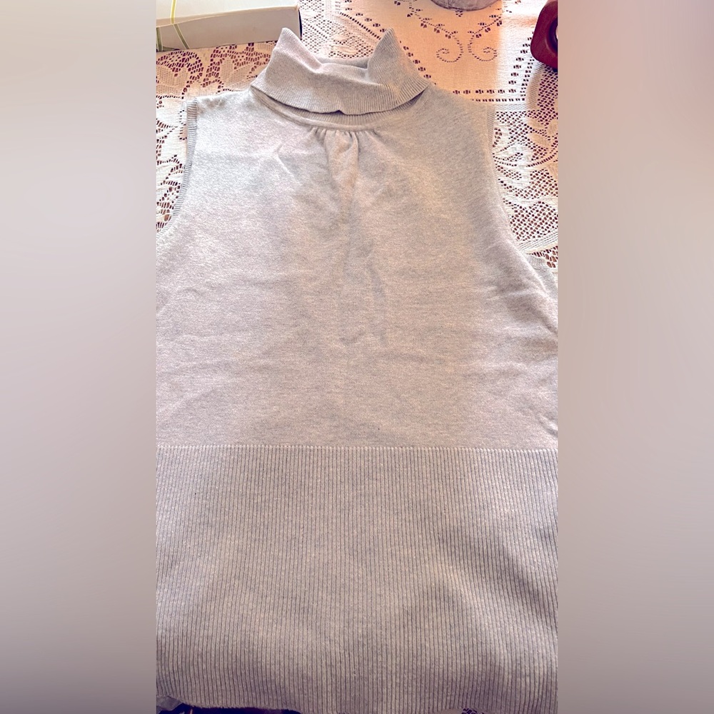 Axcess Light Gray Sleeveless Turtleneck Knit Top